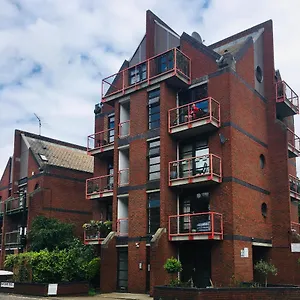 https://one-bedroom-rotherhithe-bermondsey-flat-central-london-uk.brighton-hotels-england.com