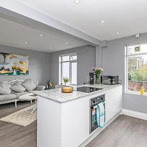 https://the-chester-racecourse-apartments.hotelsin-chester.com