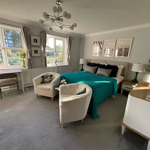 Homestay Jubilee House, London