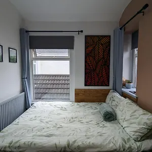 https://r3-cozy-room-for-students-and-tourists-wifi-and-parking.cardiffhotelswales.com